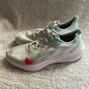 Nike White and Mint Athletic Shoes with Cushioned Sole